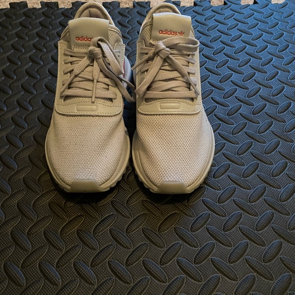Adidas sneakers, size 6.5 - Picture 2 of 3